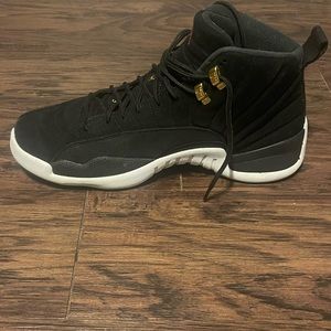 Jordan 12 “Reverse Taxi” size 12. Sho is in good used condition. No box.
